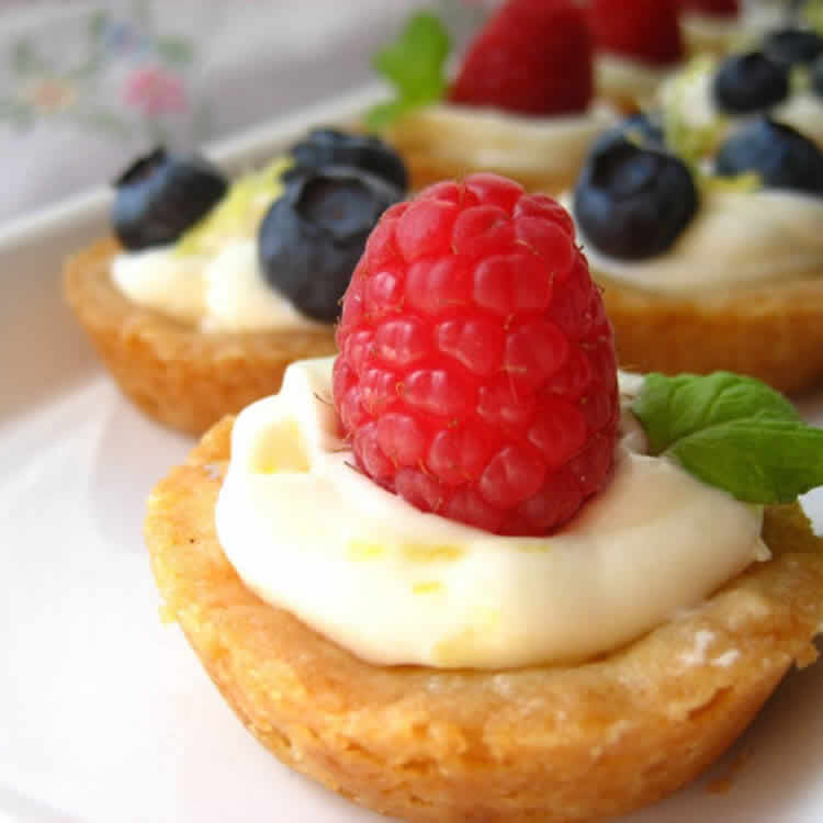 Mini tartes fourrées de mousse au citron