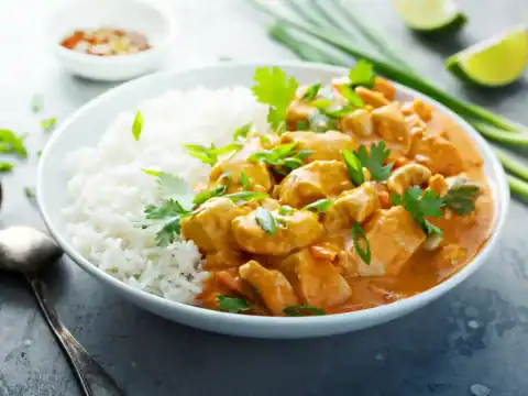 Poulet au curry et crème fraîche
