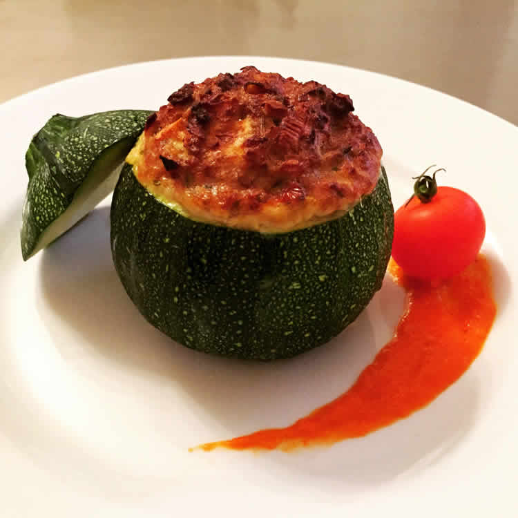 Courgettes farcies au thon et à la tomate ww