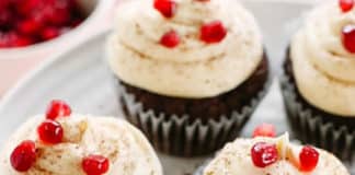 Cupcakes au chocolat noir avec glaçage