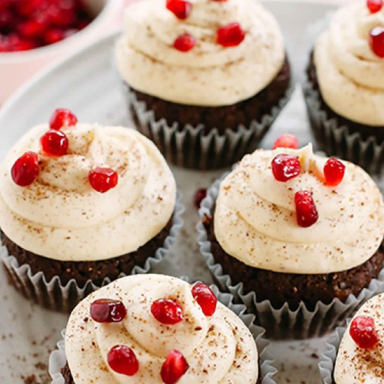 Cupcakes au chocolat noir avec glaçage