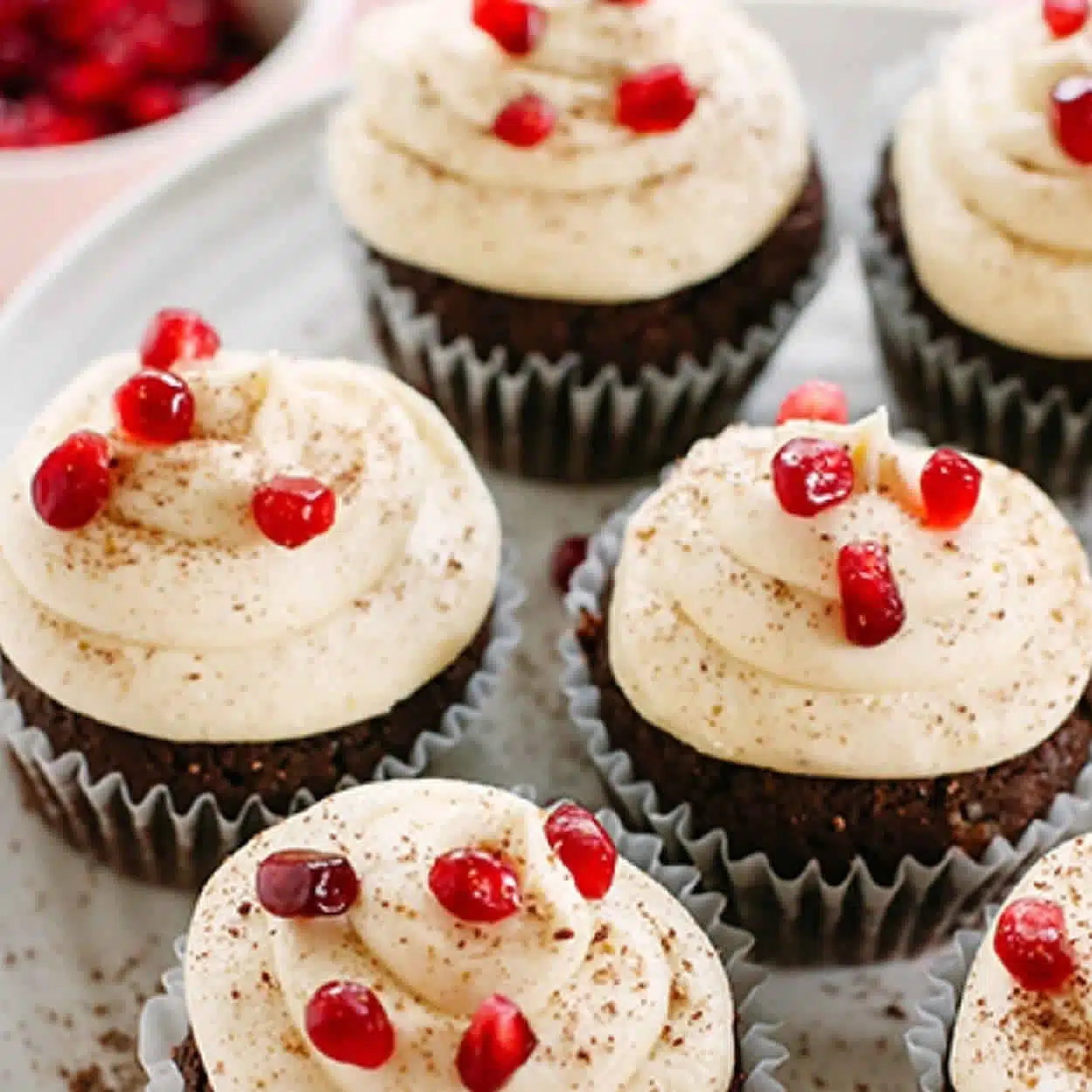Cupcakes au chocolat noir avec glaçage