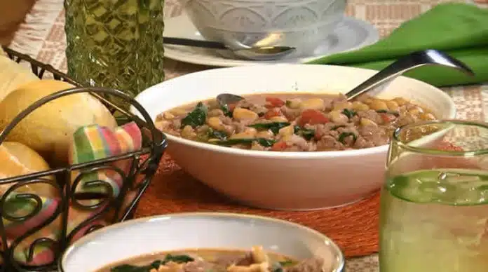 Potage aux haricots blancs et saucisse
