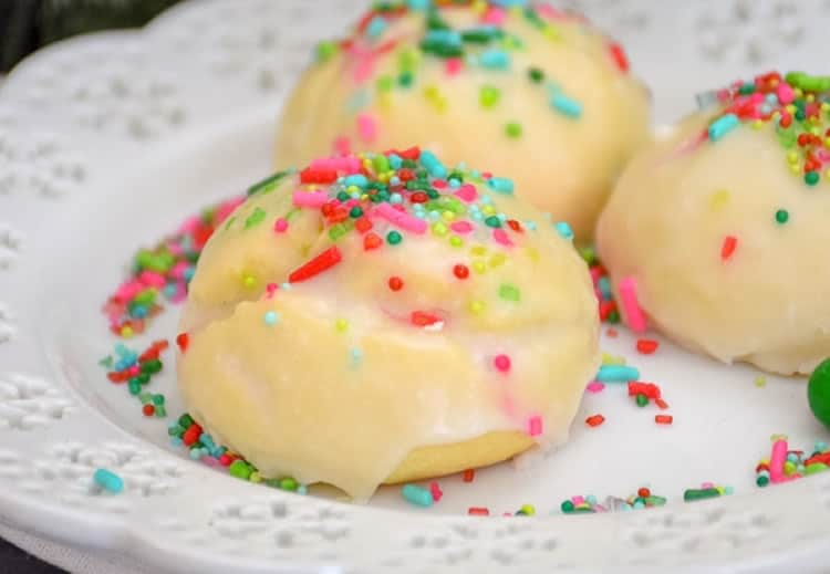 Biscuits au glaçage blanc pour noel