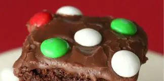 Brownies aux M&M's et glaçage au chocolat