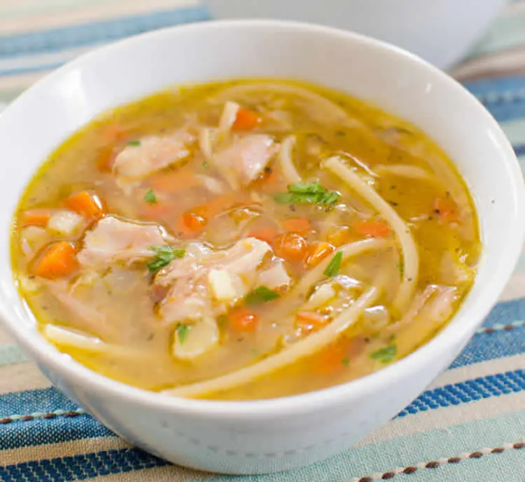 Soupe poulet et nouilles