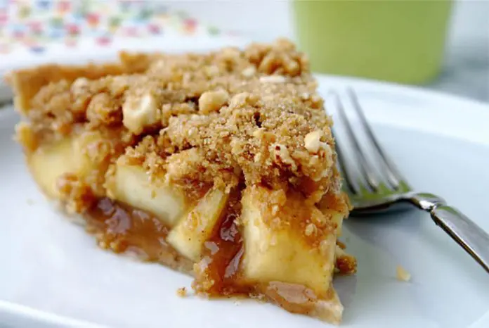 Tarte aux pommes caramélisées et crumble