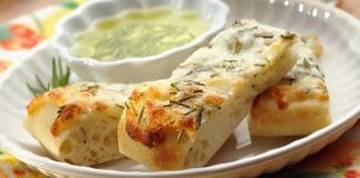 Apéro focaccia au fromage et romarin