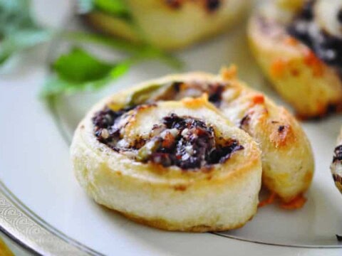 Bouchées de tapenade et parmesan