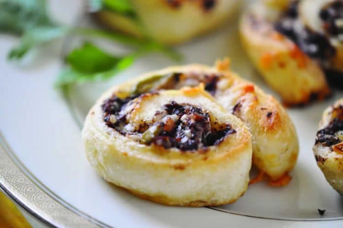 Bouchées de tapenade et parmesan
