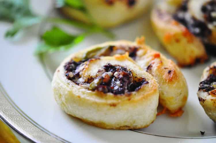Bouchées de tapenade et parmesan