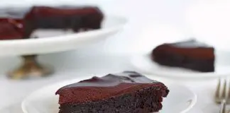 Cake avec glaçage au chocolat
