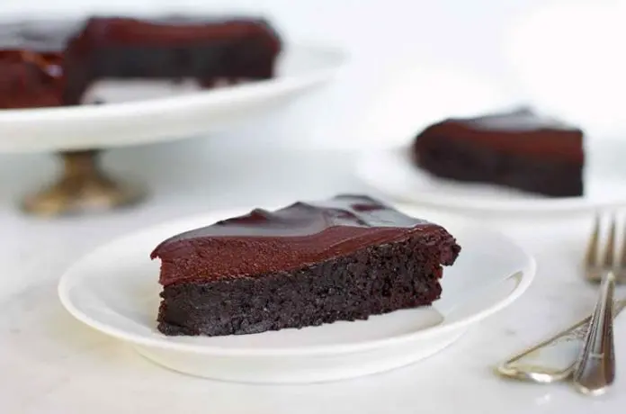 Cake avec glaçage au chocolat