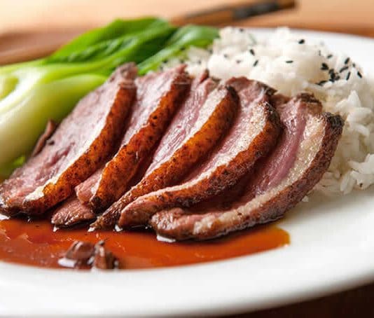 Magret de canard au chou et soja