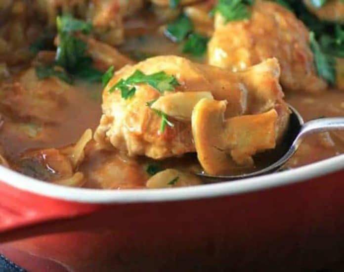Poulet Marengo au cookeo - un délicieux plat de poulet aux champignons