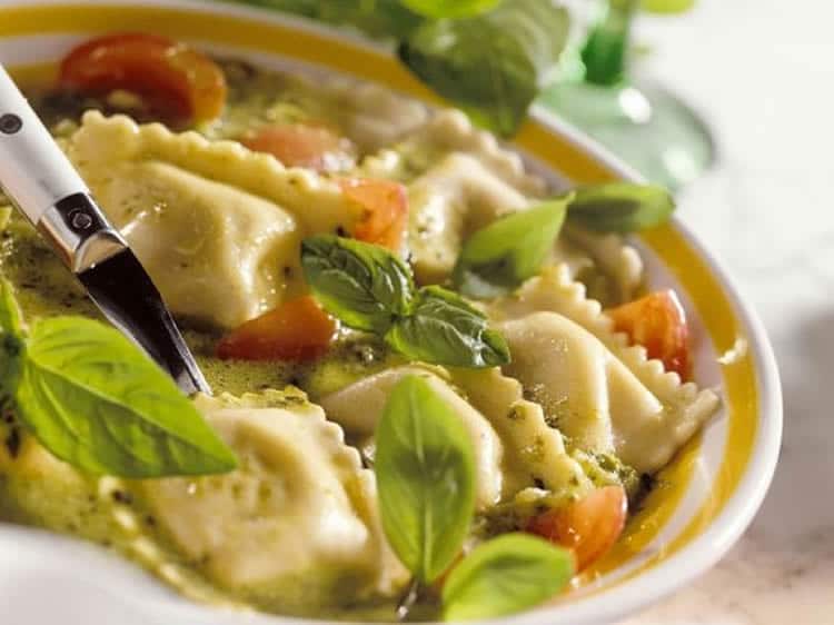 Soupe bouillon aux ravioles