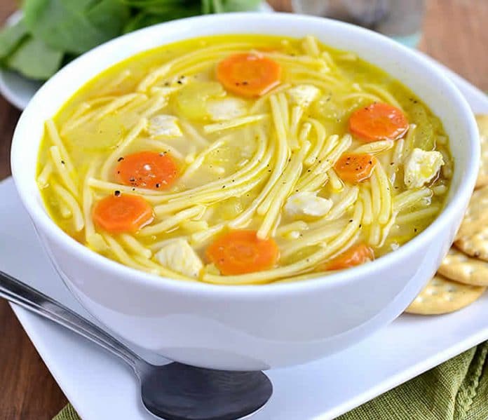 Soupe de poulet aux pâtes