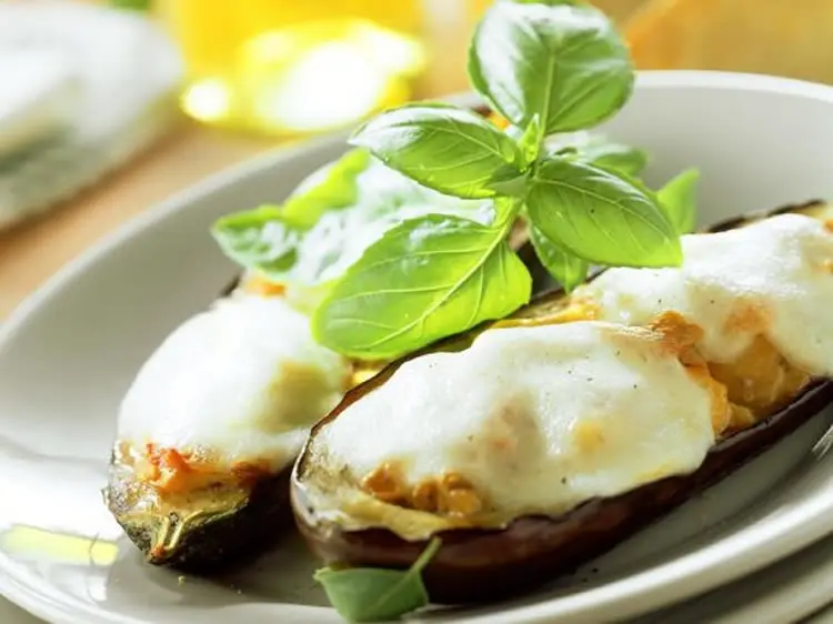 Aubergines farcies à la mozzarella au cookeo