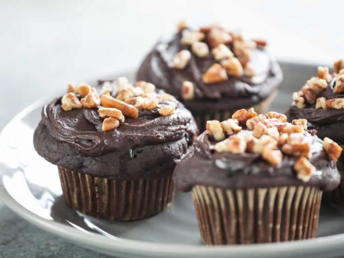 Cupcakes avec glaçage et noix de pécan