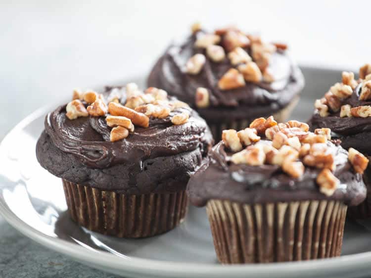 Cupcakes avec glaçage et noix de pécan