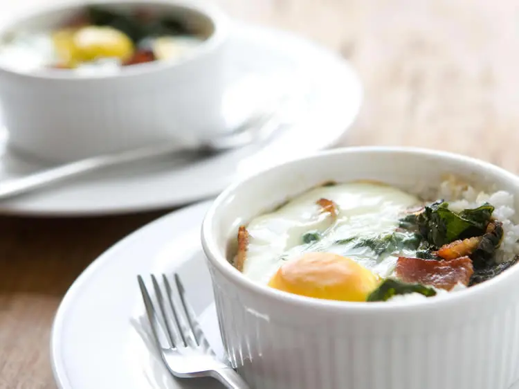 Oeuf cocotte au bacon et chou