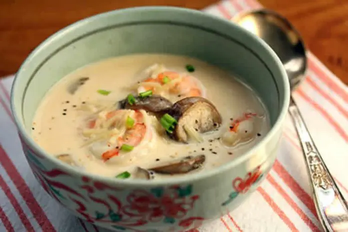 Soupe de crevettes au lait de coco