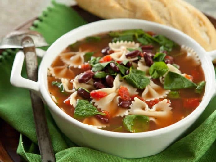 Soupe de farfalle aux légumes