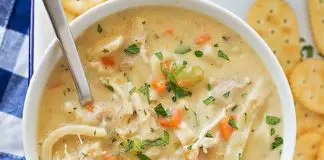 Soupe de poulet et nouille crémeuse