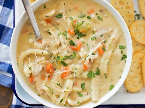 Soupe de poulet et nouille crémeuse