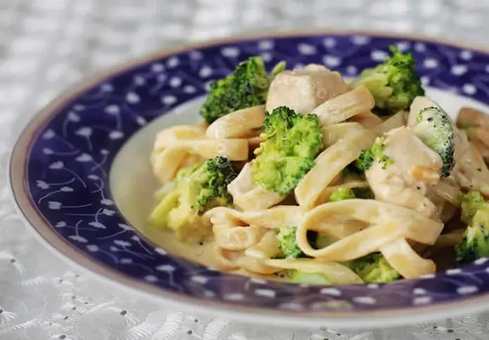 Tagliatelles au poulet et crème au cookeo