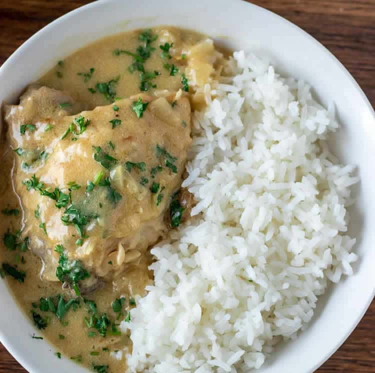 Cuisses de poulet à la sauce crémeuse