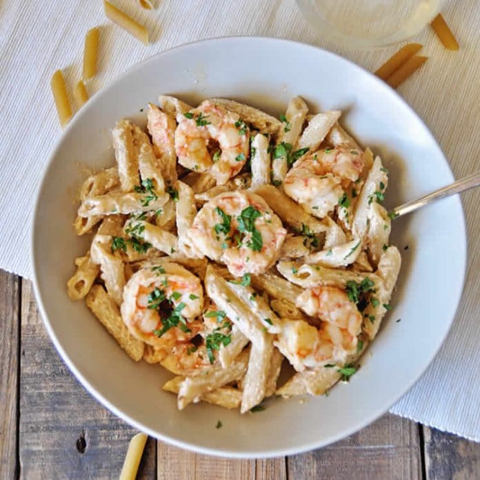 Penne aux crevettes et sauce yaourt