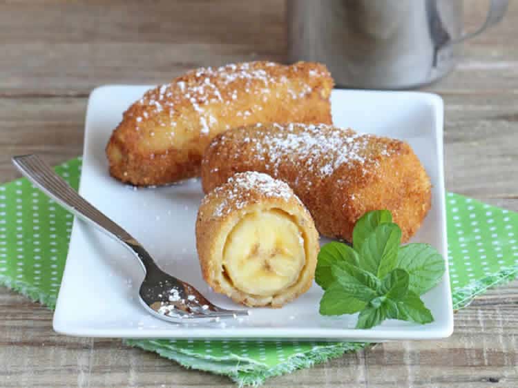 Bananes plantain frites - dessert rapide et à moindre coût.