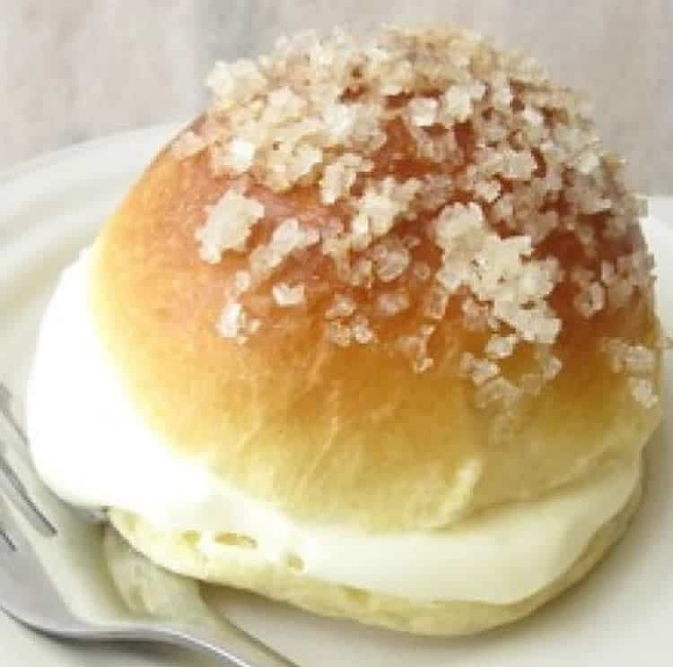 Brioches à la crème pâtissière