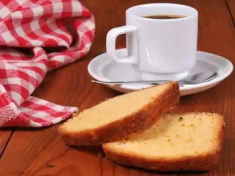gâteau au yaourt moelleux coupé en tranches