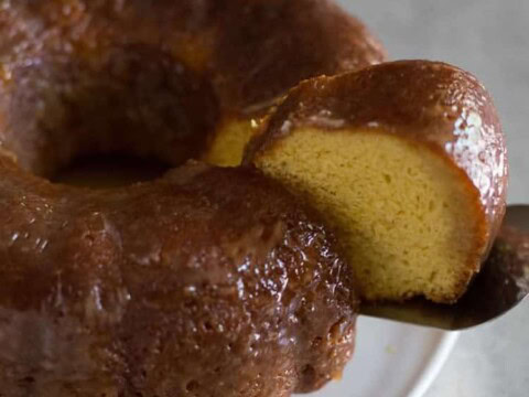 Gâteau nature avec glaçage