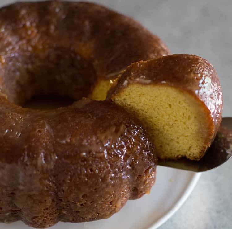 Gâteau nature avec glaçage