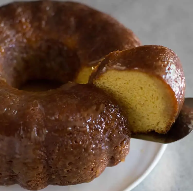Gâteau nature avec glaçage