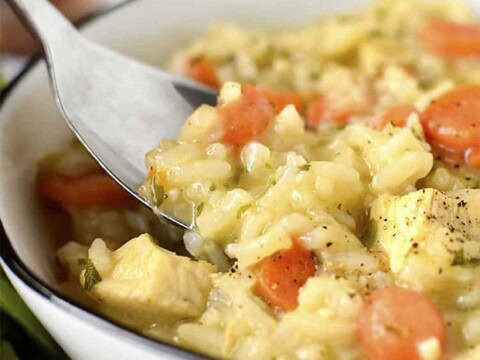 Plat de riz au poulet et carottes