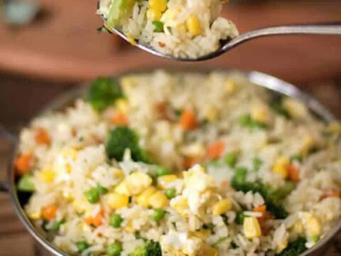 Riz aux légumes et oeufs