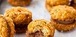 Biscuits à l'avoine fourrés au chocolat