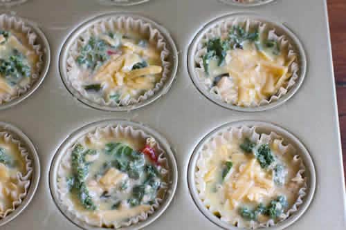 Muffins aux œufs avec poivrons et cheddar