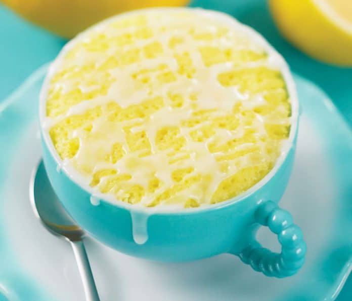 Mug cake au citron avec glaçage