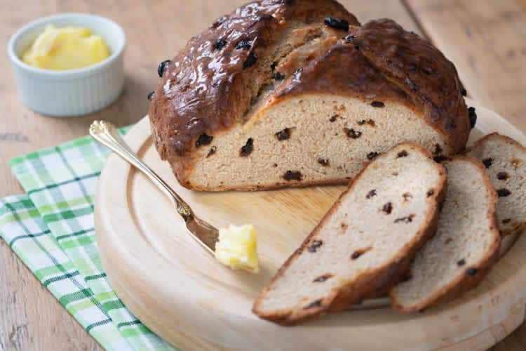 Pain complet aux raisins secs