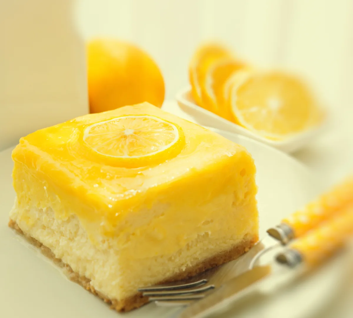 carrés de cake au citron avec glaçage