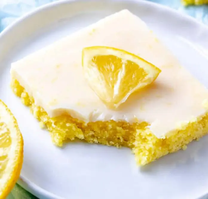 Carrés de cake au citron avec glaçage