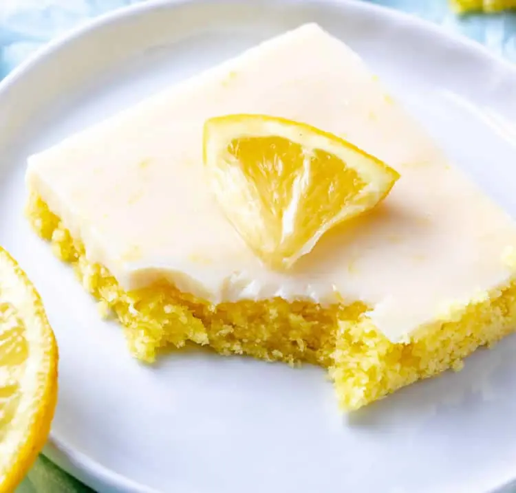 Carrés de cake au citron avec glaçage