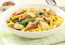 Poulet aux champignons et nouilles