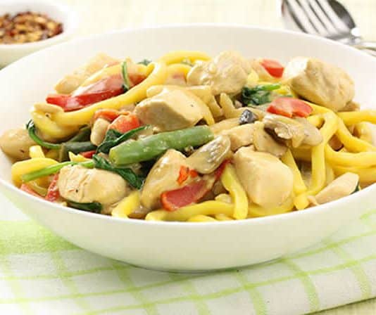 Poulet aux champignons et nouilles
