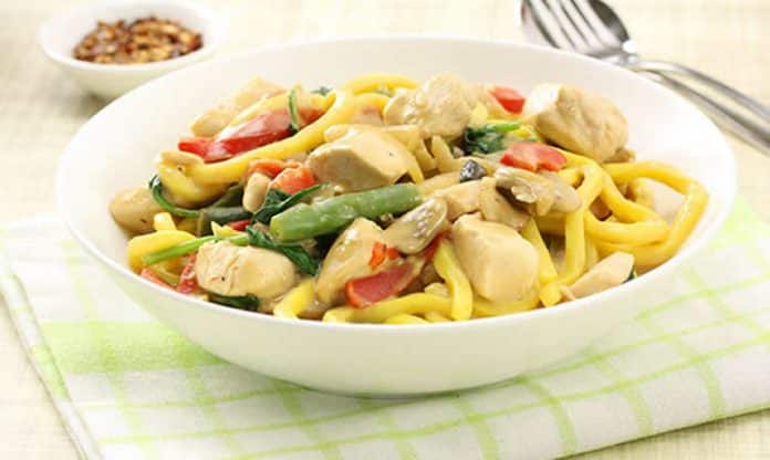 Poulet aux champignons et nouilles